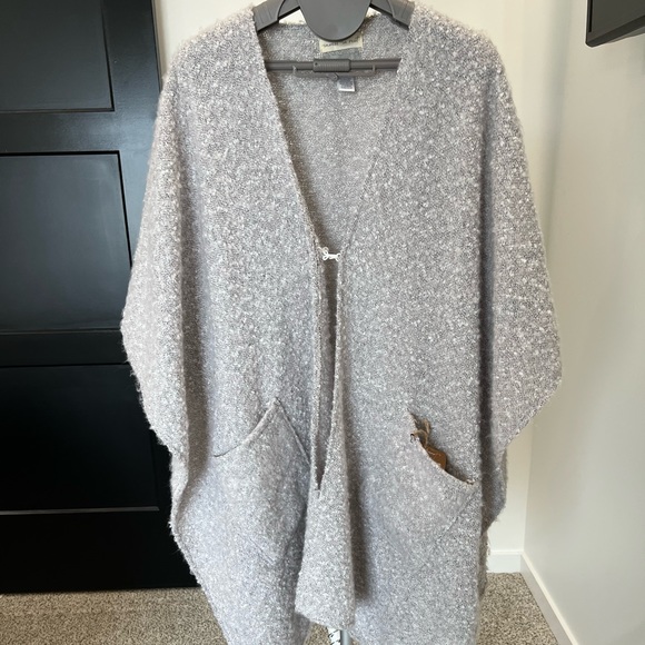 NWT. Shawl/cardigan. Gray. One-size - Picture 2 of 2